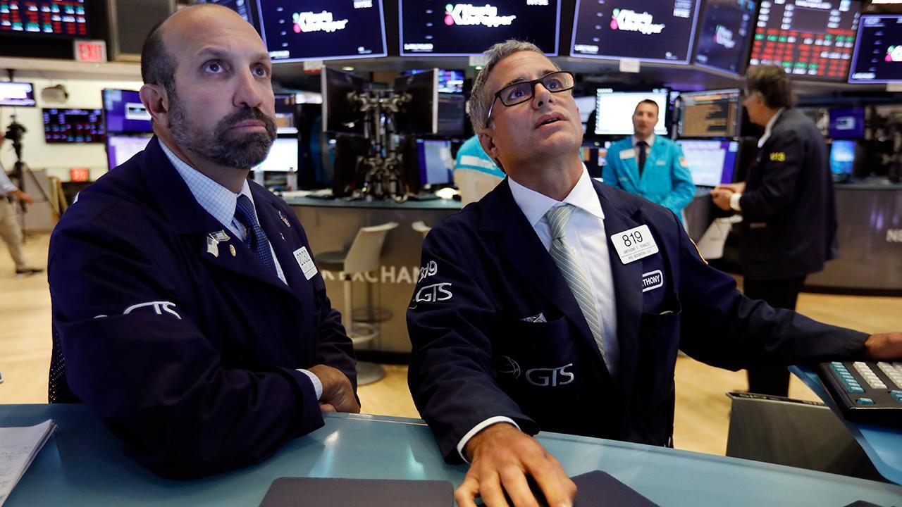 Dow Jones plunges 800 points amid recession fears