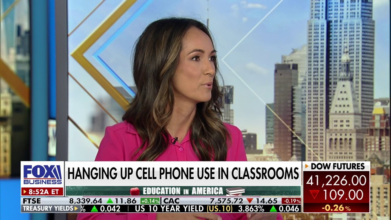 School districts across the US look to ban cell phone use in classrooms