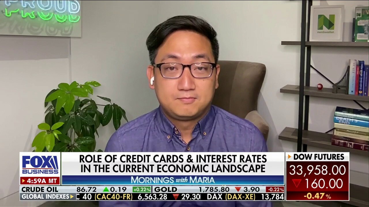 NerdWallet founder and CEO Tim Chen provides analysis of the best credit cards available for consumers amid a stifling economy on ‘Mornings with Maria.’