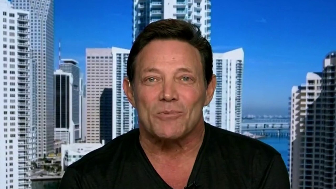 'The Wolf of Wall Street' Jordan Belfort joined 'Maria Bartiromo's Wall Street' to discuss the fallout from the collapse of FTX and scrutiny facing A-list celebrities and the SEC chair.