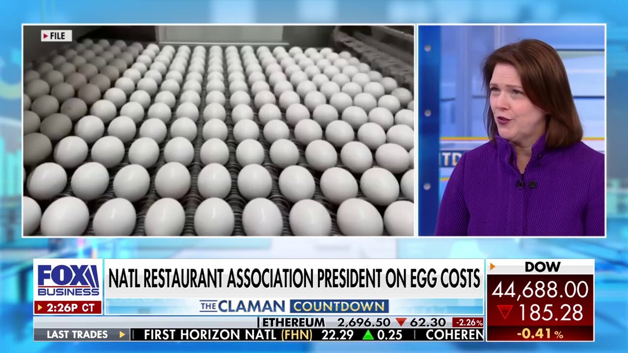  National Restaurant Association president Michelle Korsmo unpacks the cost of eggs on 'The Claman Countdown.'