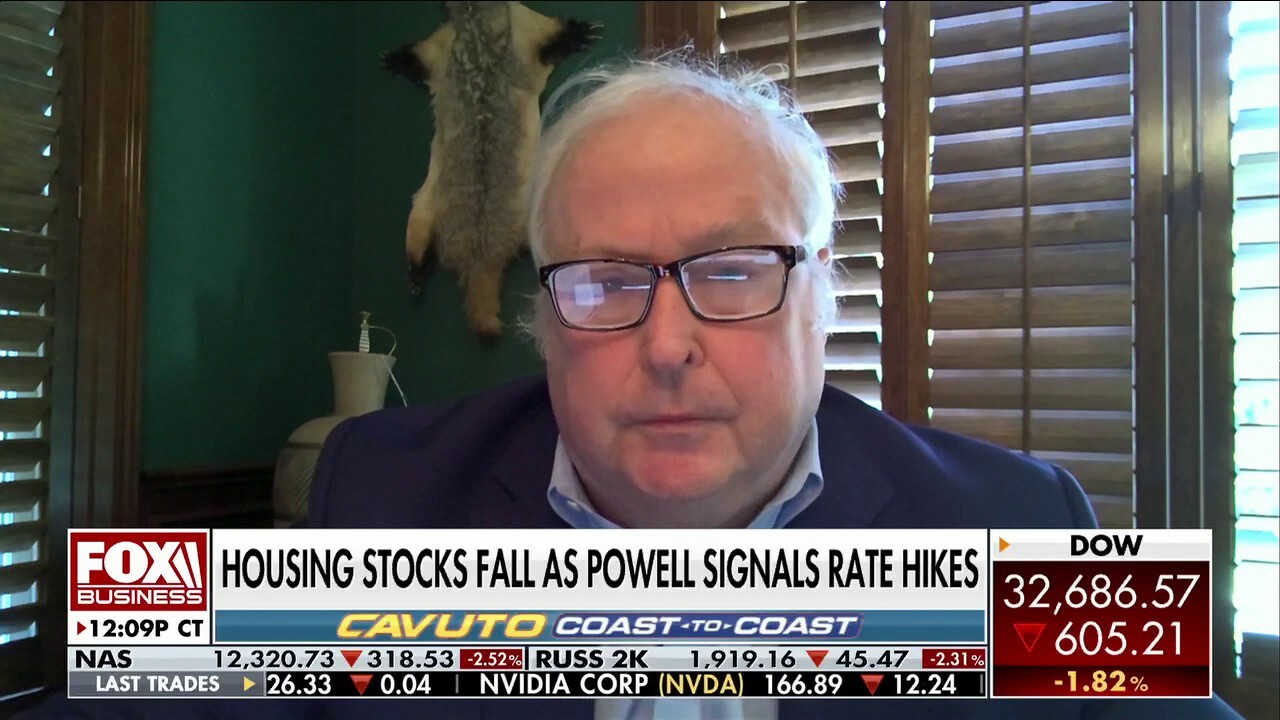 National Association of Home Builders CEO Jerry Howard discusses the sinking housing stock markets in response to Federal Reserve Chair Jerome Powell’s signal for another rate hike. 