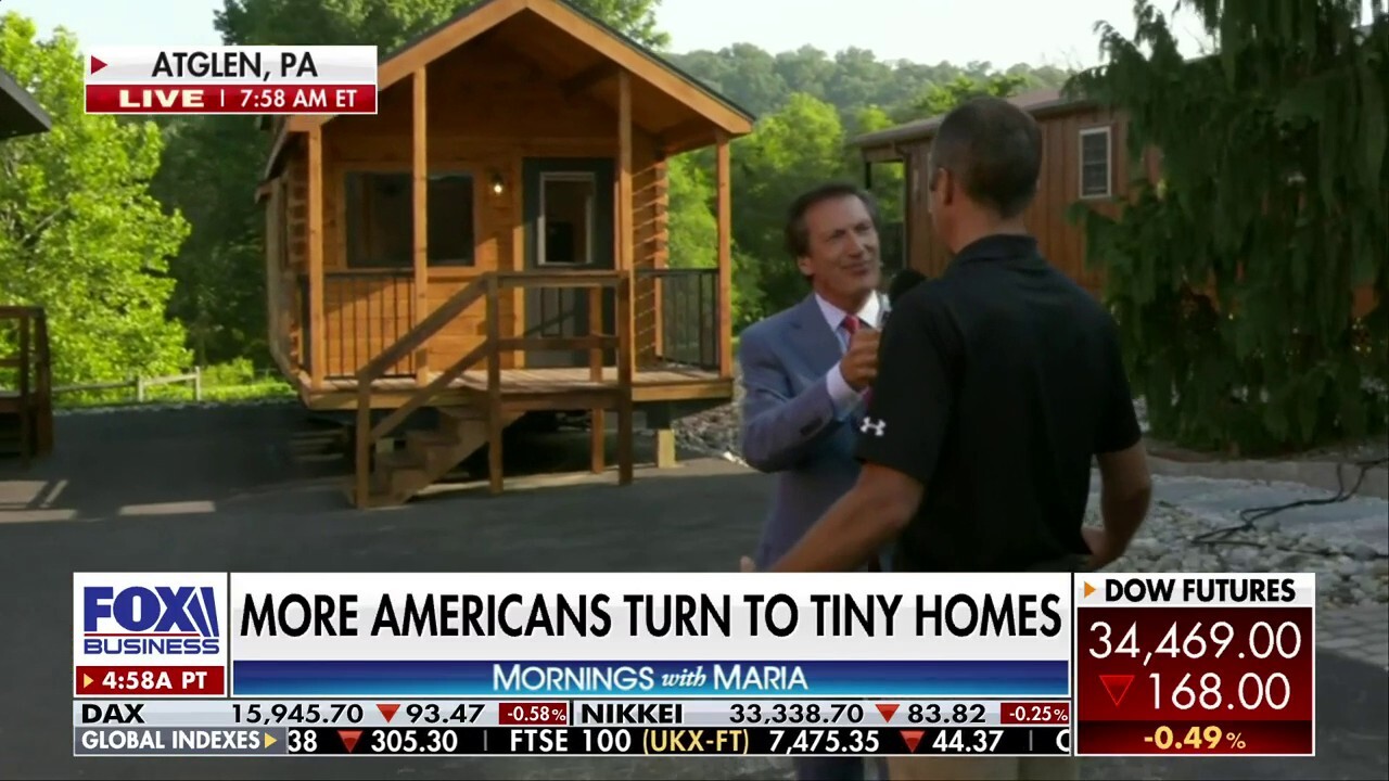 FOX Business' Jeff Flock reports from a tiny house in Atglen, Pennsylvania, where 400-square-feet has been turned into a modern, 'livable' space.