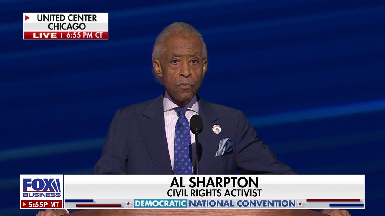  Al Sharpton accuses Trump of loving to 'fan racial flames'