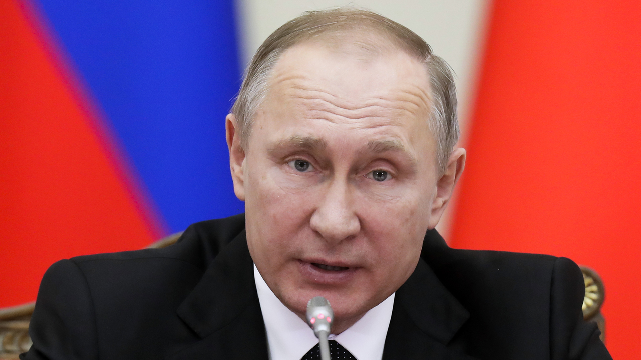 Putin holds off on retaliation, awaits Trump administration