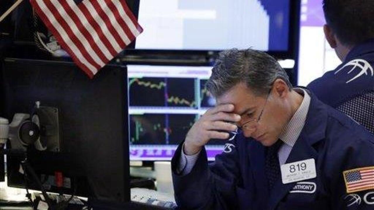Strategist: Global bond market says recession looms 