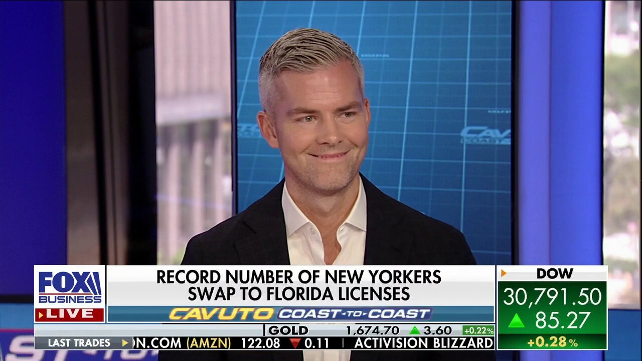 Serhant founder and CEO Ryan Serhant assesses the New York City real estate market and tells 'Cavuto: Coast to Coast' if he thinks a housing crash is coming.
