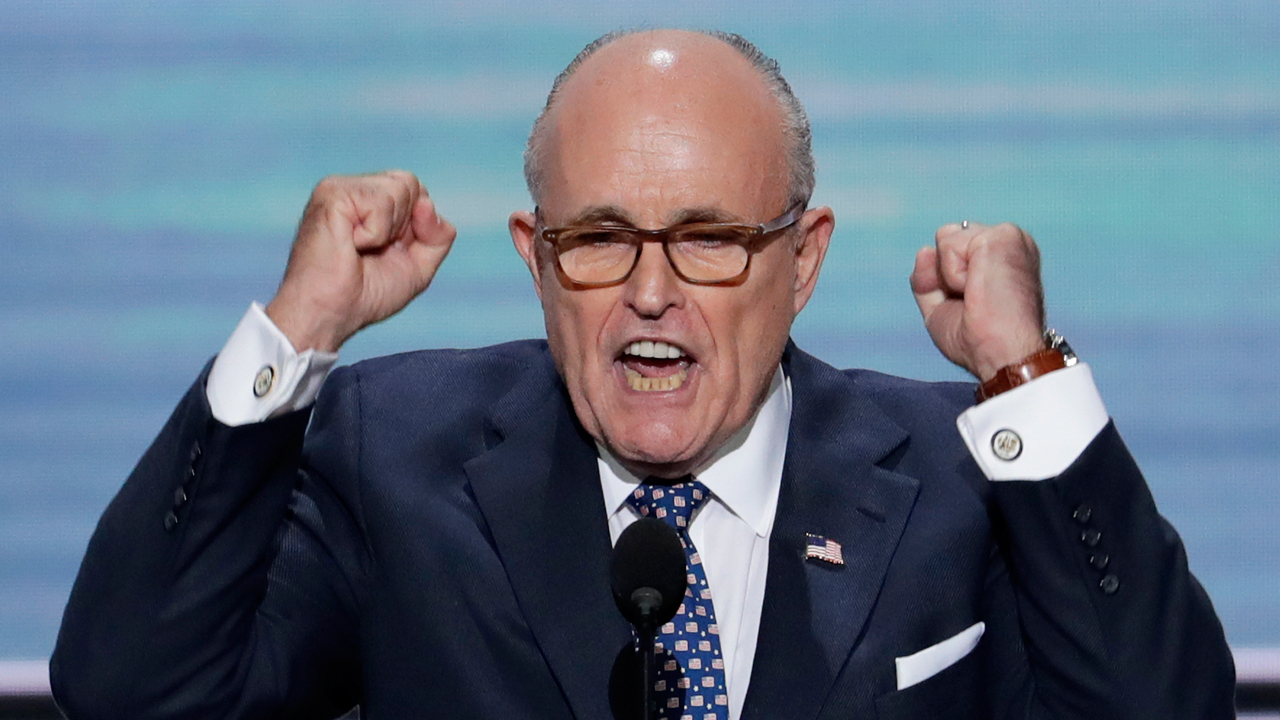 Giuliani fires up the RNC