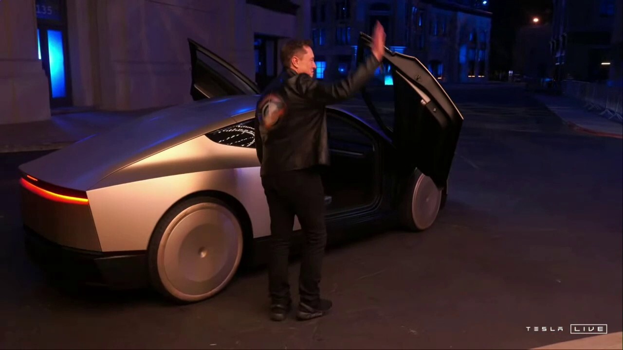 Elon Musk unveils Tesla's Robotaxi