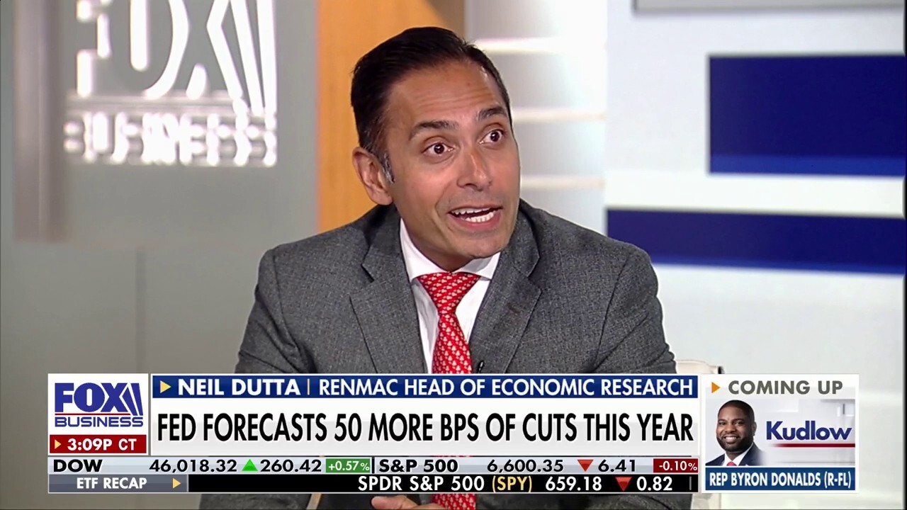 Markets are still 'rewarding' companies with AI investments, says macroeconomist