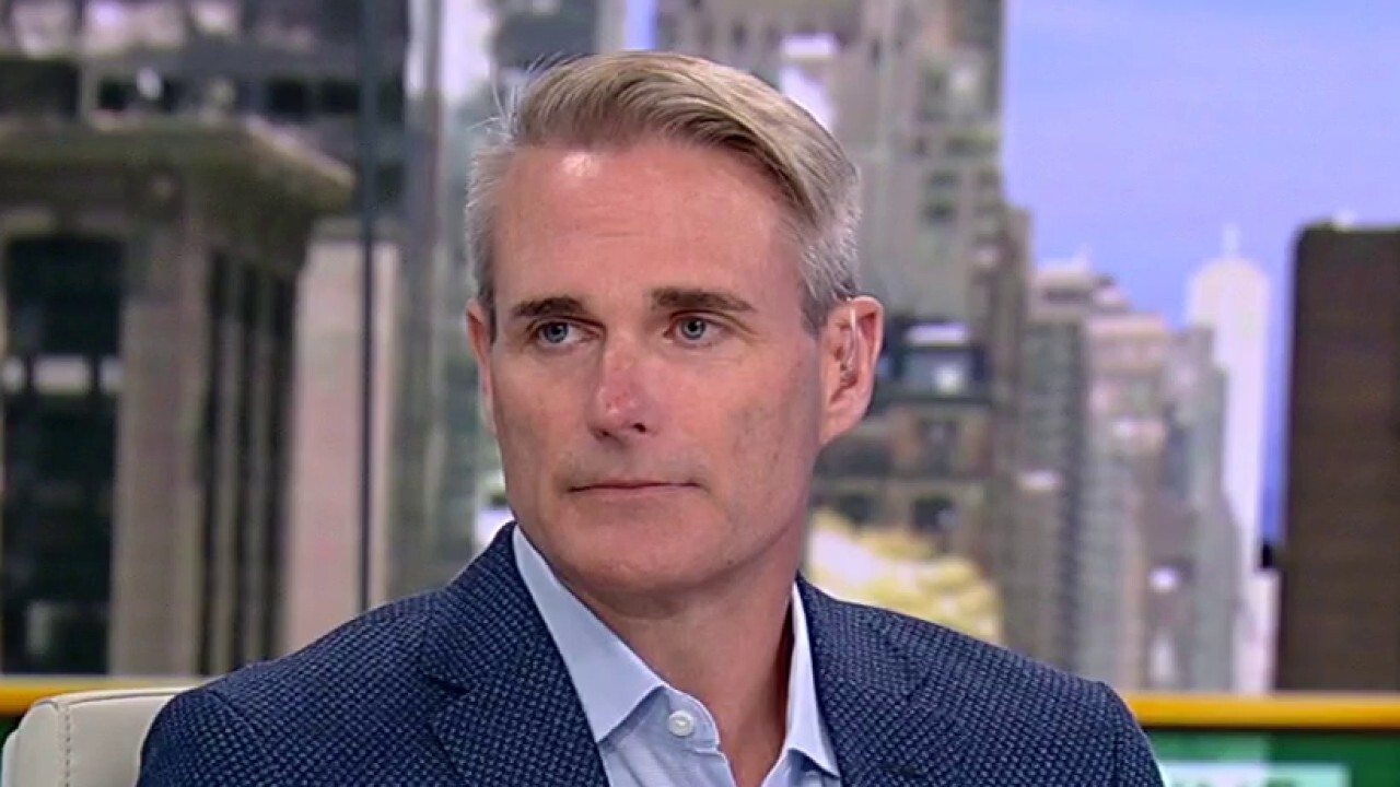  MKM Partners chief economist and market strategist Michael Darda reacts to millions of Americans quitting their jobs in June on 'Making Money.'