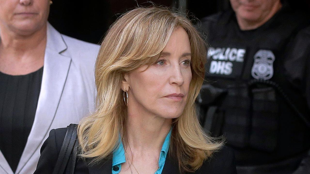 Actress Felicity Huffman Could Face 4 10 Months In Prison Fox Business Video