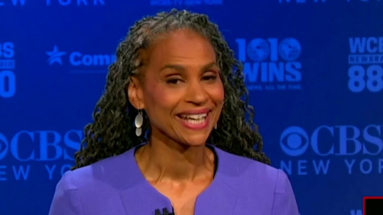 NYC mayoral candidate hinted to disarm NYPD in Democratic debate