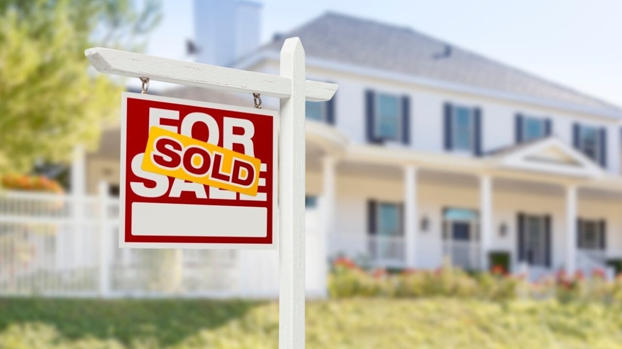 Homebuyers are doing everything they can to make their offer stand out as the real estate market is booming. FOX Business' Gerri Willis with more.