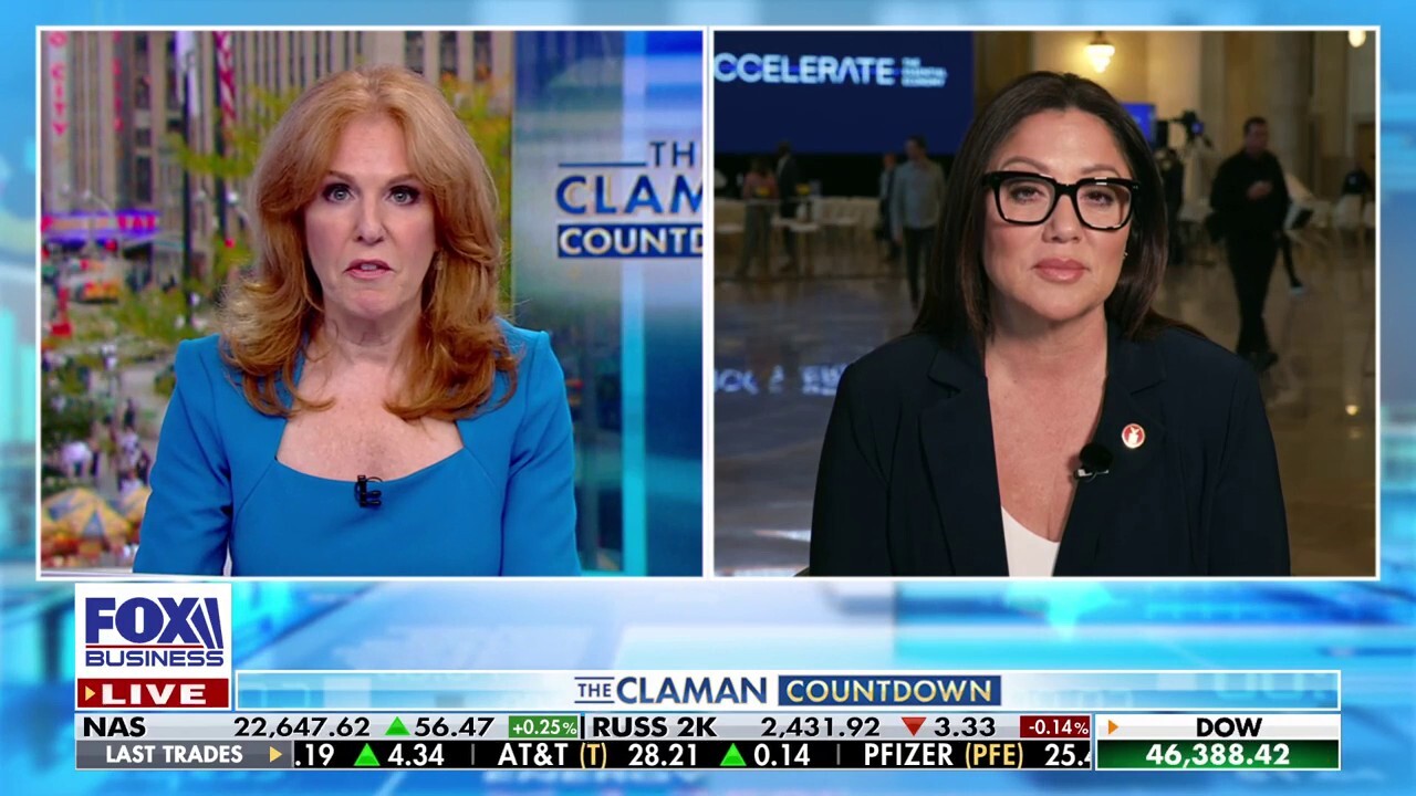 U.S. Labor Secretary Lori Chavez-DeRemer explains how the jobs report and Labor Department would be affected if the government shuts down, on 'The Claman Countdown.'