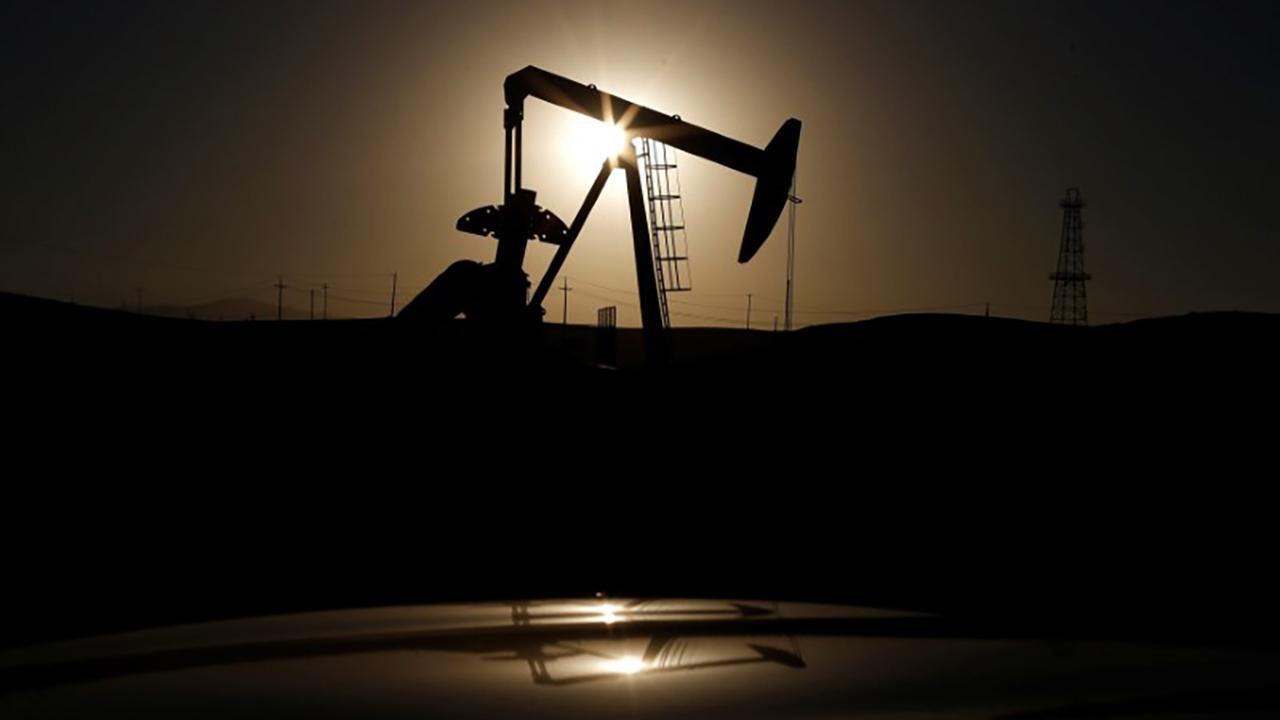 Oil price declines thanks to American fracking?