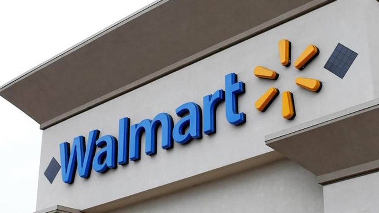 Walmart 2Q earnings top estimates