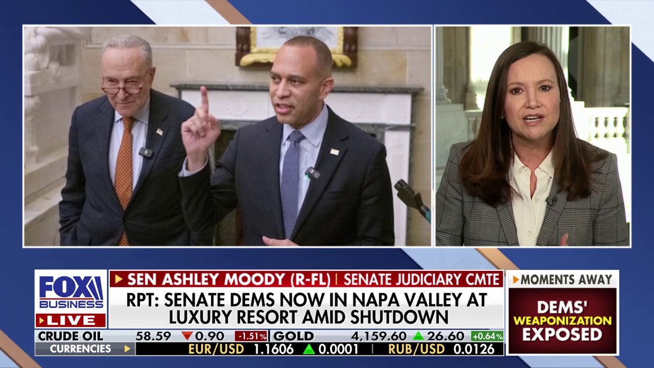  Sen. Moody slams Democrats for vacationing during shutdown while vowing to donate her salary