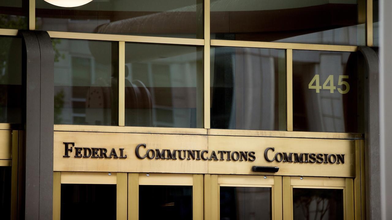 FCC chairman: Rolling back Internet regulations encourages investment 