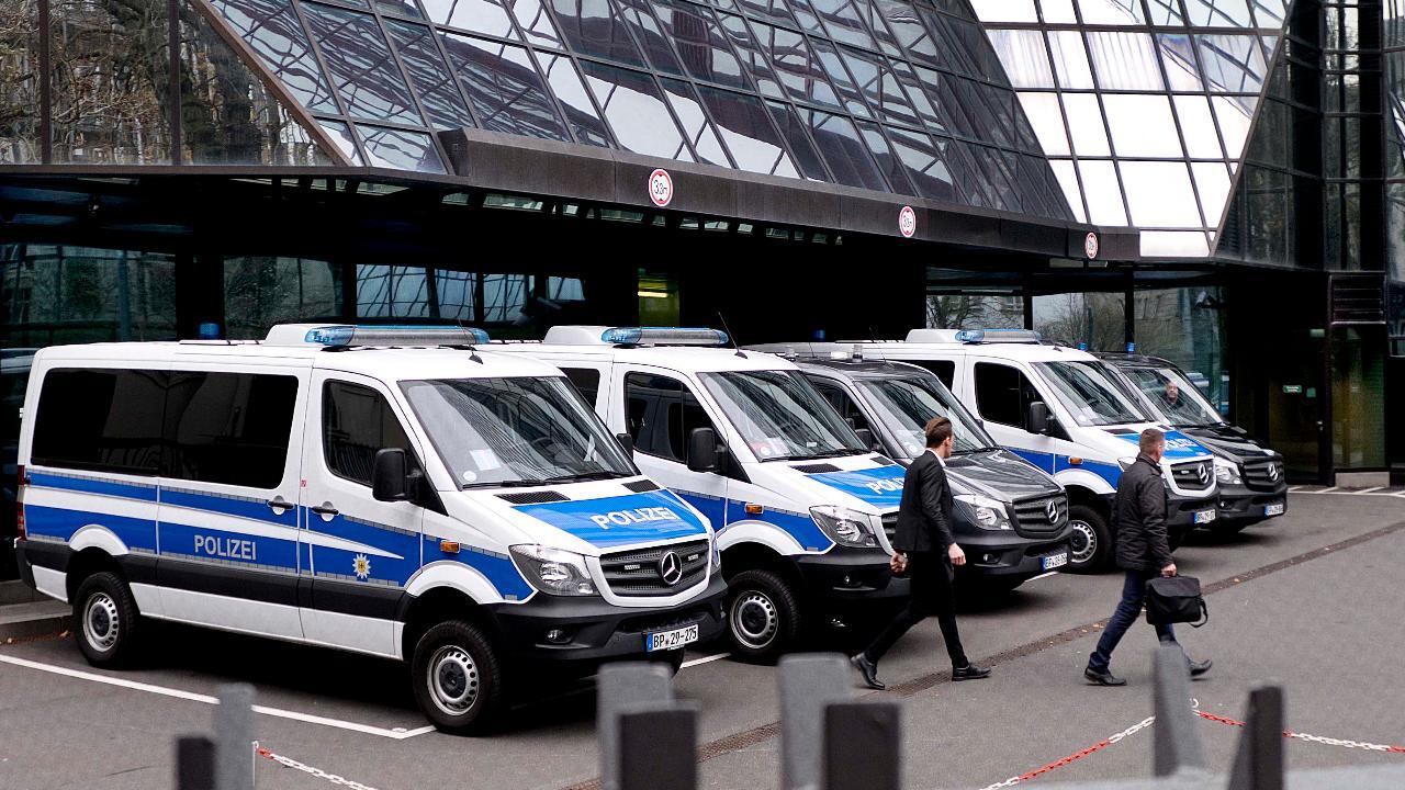 Deutsche Bank raided by German prosecutors