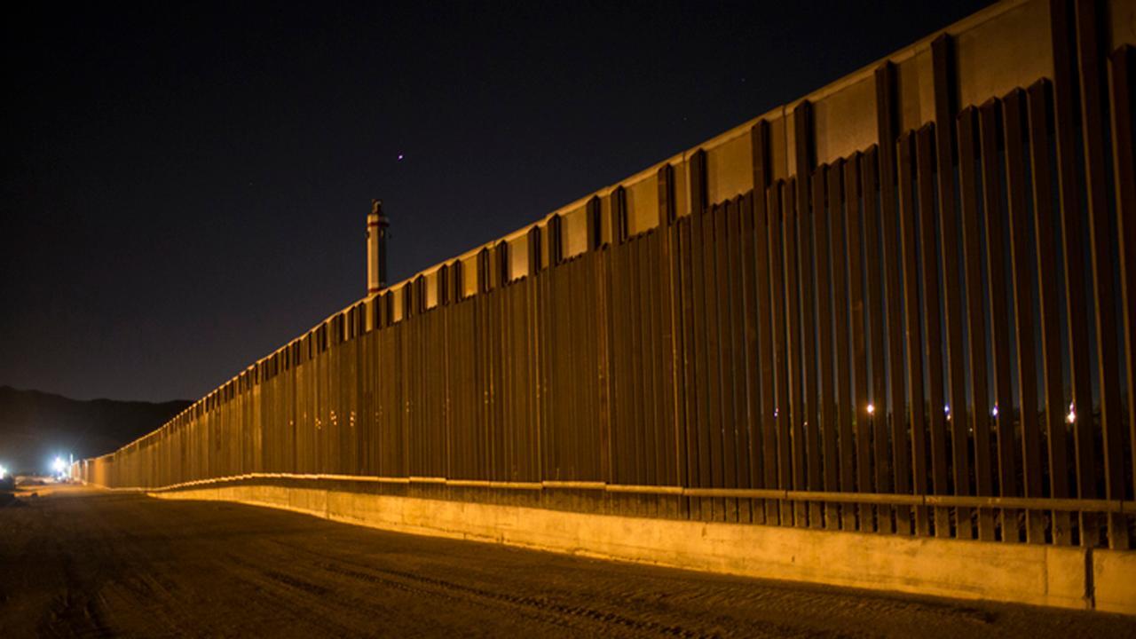 US judge sides with Trump over lawsuit to stop border wall