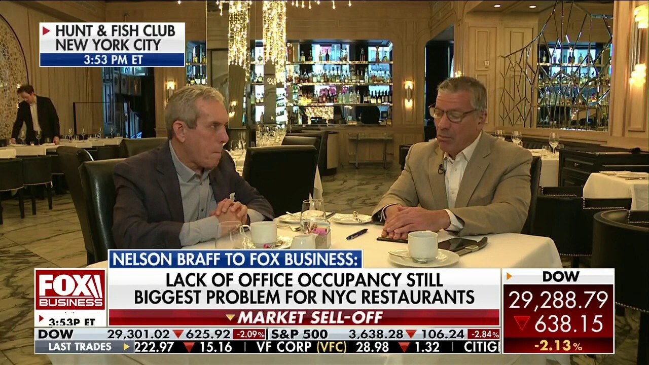 FOX Business senior correspondent Charlie Gasparino shows how inflation and the labor shortage are hurting small businesses in New York City on 'The Claman Countdown.'