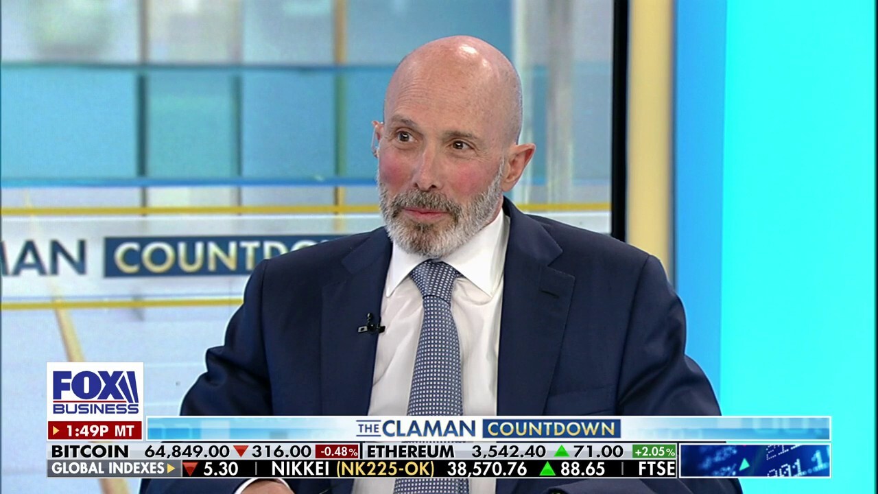 Chubb CEO Evan Greenberg discusses the impact of climate change on insurance prices on 'The Claman Countdown.' 