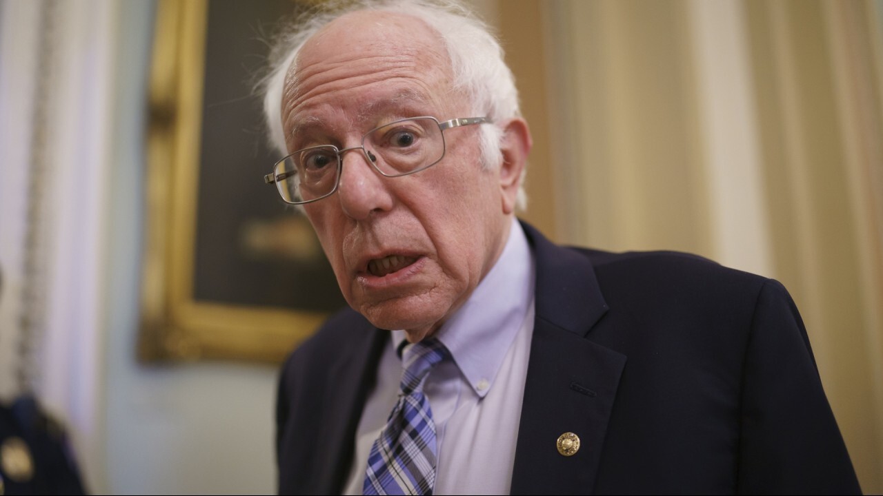 Sen. Sanders wants to allow NCAA athletes to unionize