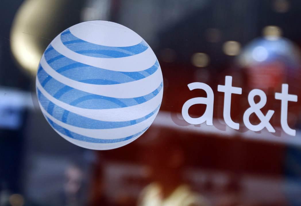 AT&T takes aim at cord cutters 