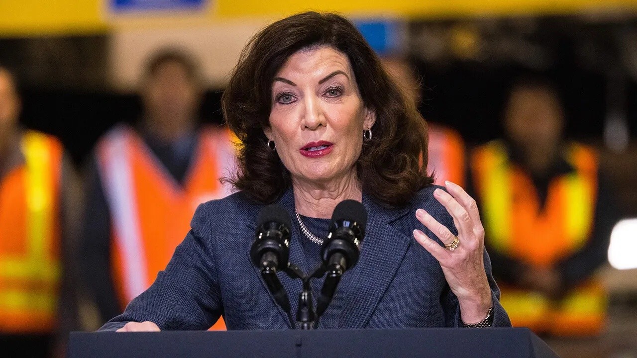 New York Gov. Kathy Hochul indefinitely delays congestion pricing plan