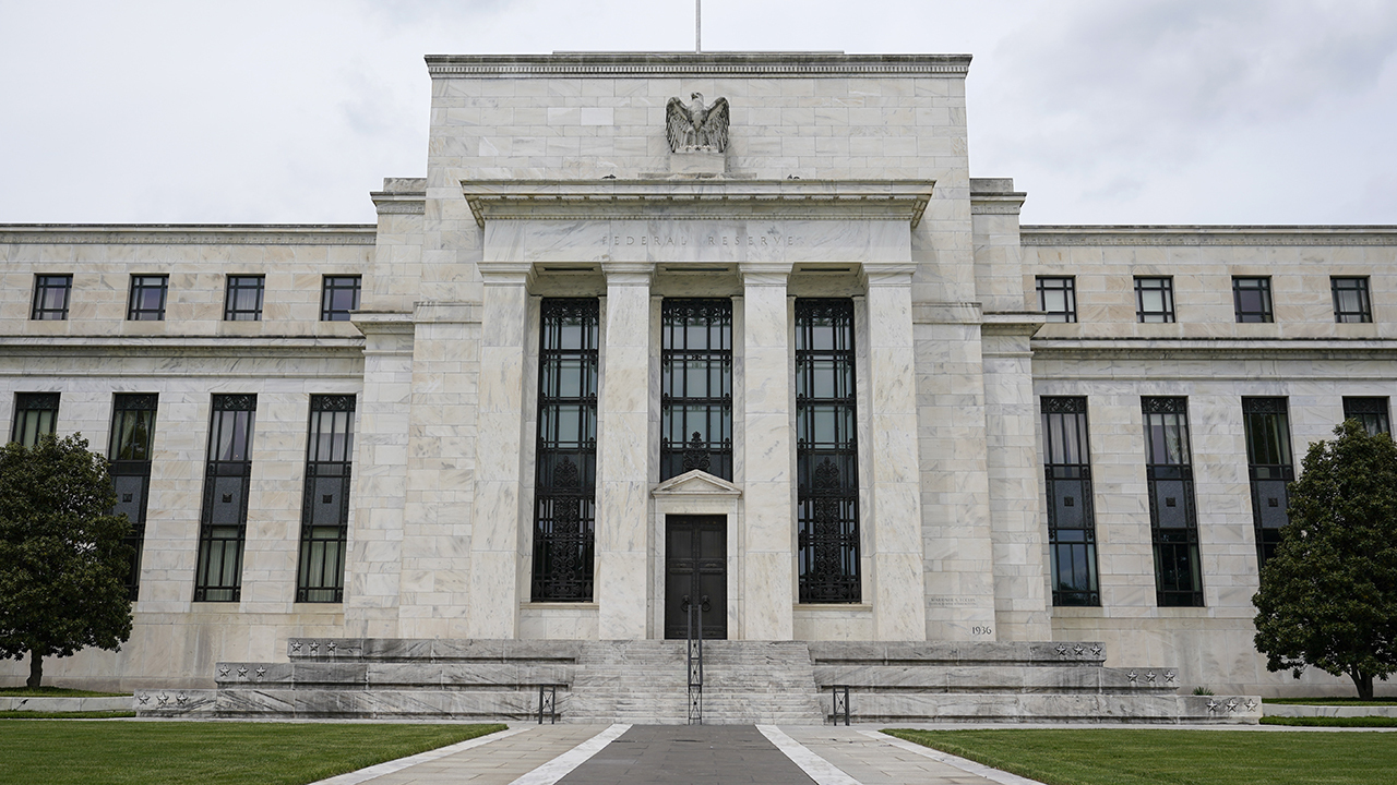 George Cipolloni, portfolio manager at Penn Mutual Asset Management, discusses what he believes the Fed will do this year to try and curb inflation.