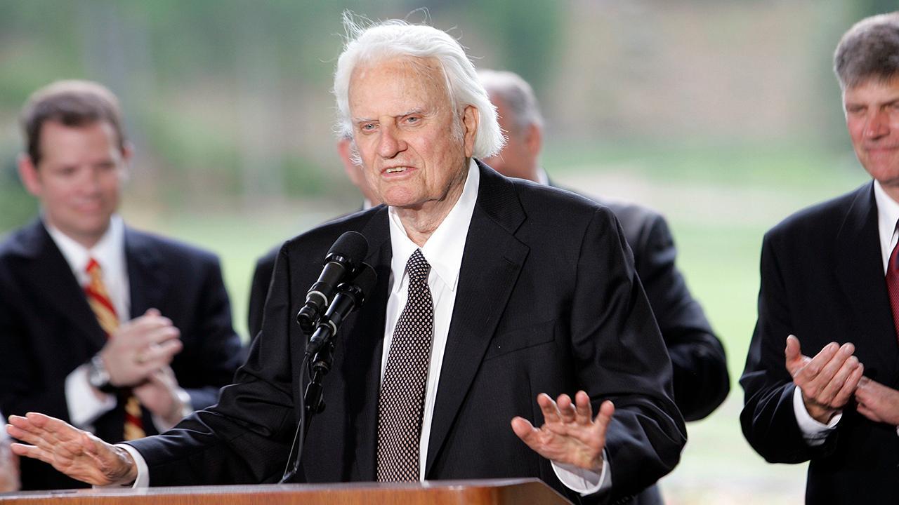 Trump pays tribute to Rev. Billy Graham