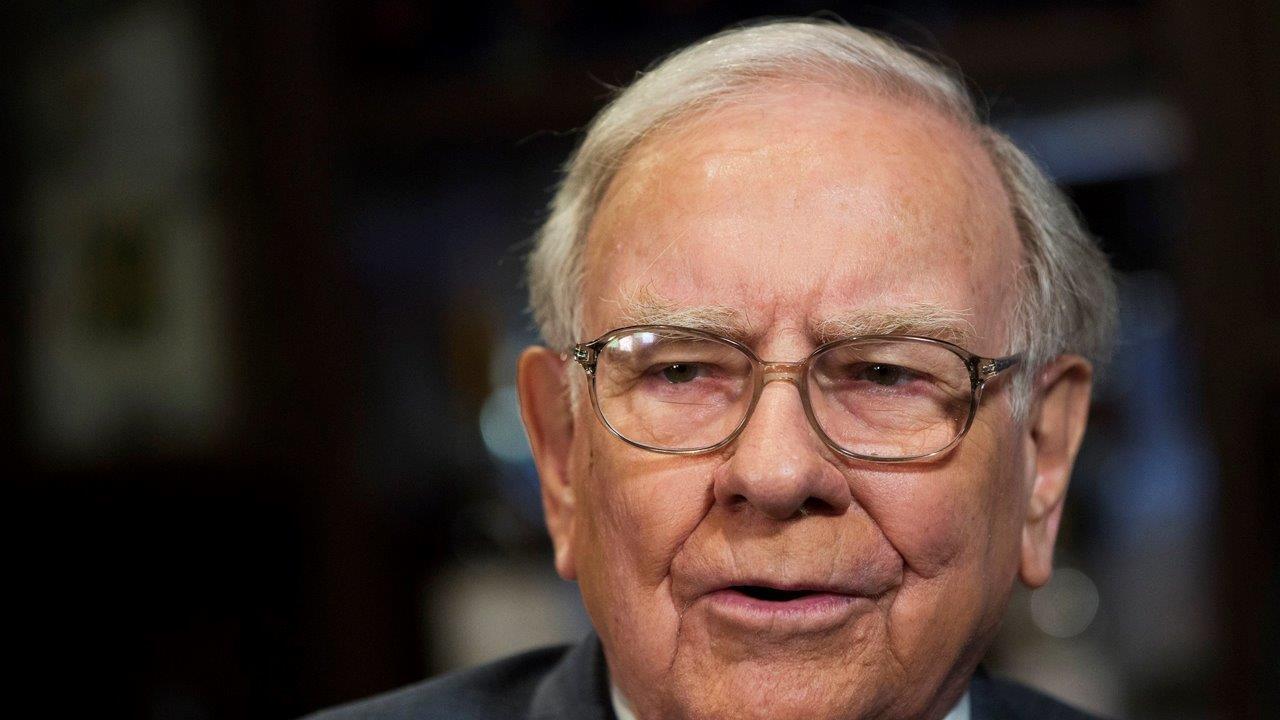 Warren Buffett sticks behind AmEx