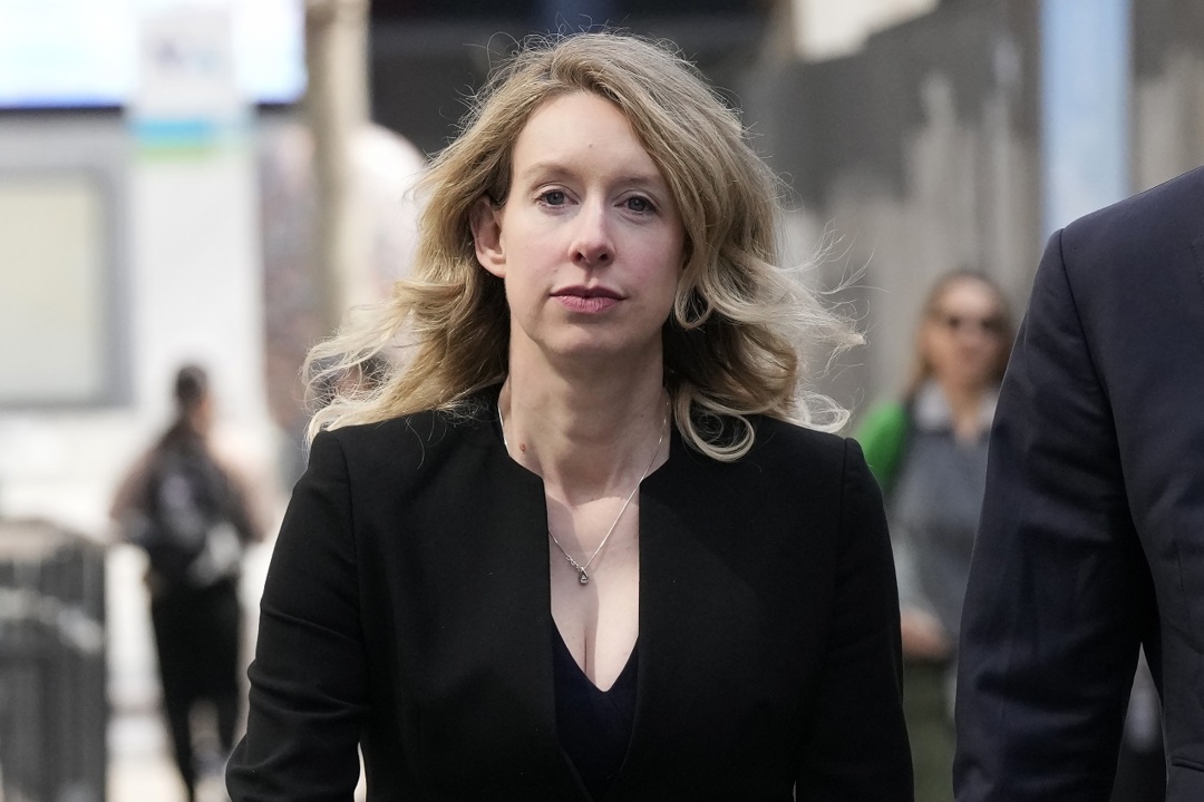 Elizabeth Holmes arrives in federal court as she seeks to remain free