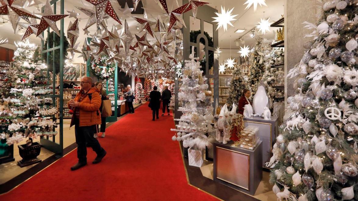 Holiday shopping is ‘going crazy right now’: Former Toys ‘R’ Us CEO