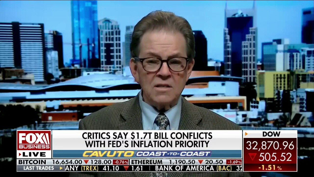 Former Reagan economist Art Laffer argues the stock market is in a 'long secular decline' in asset values and growth that will last much longer than one economic cycle to on 'Cavuto: Coast to Coast.'
