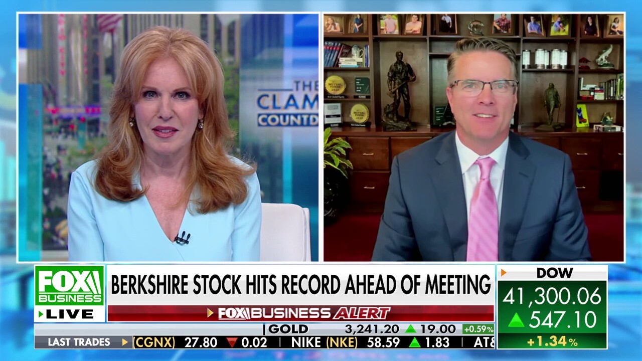 Expert analyzes why Berkshire Hathaway hit a record high