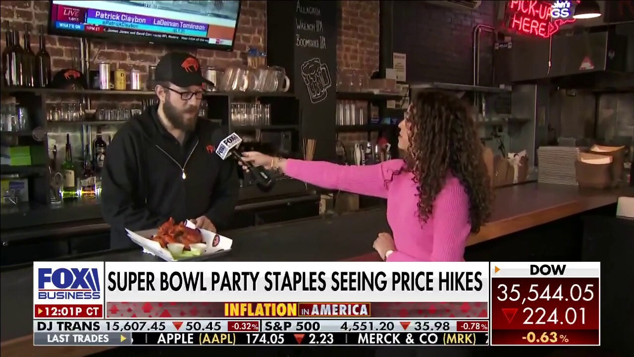 Super Bowl staples such as wings and pizza are hiking up prices amid inflation. FOX Business’ Madison Alworth with more.