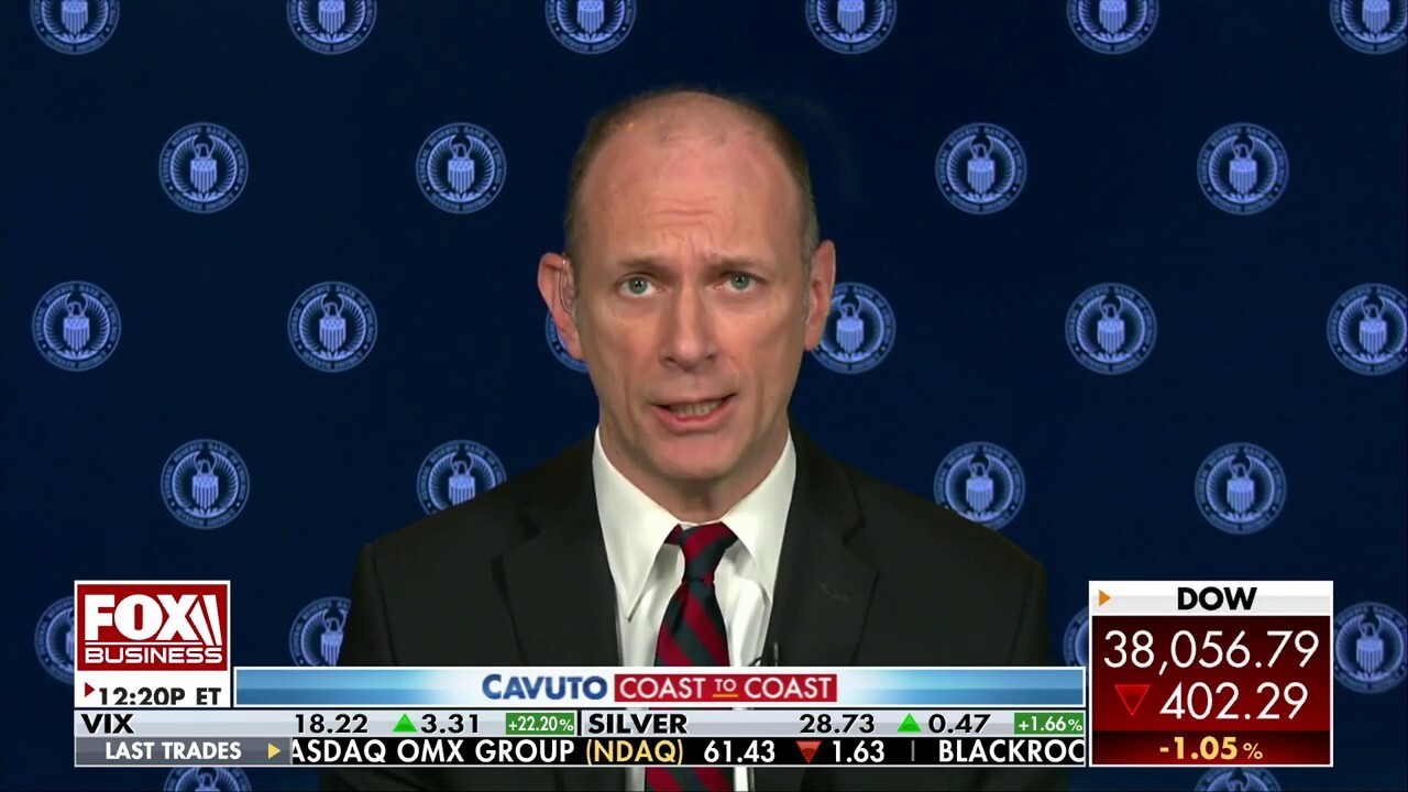 Chicago Federal Reserve Bank President Austan Goolsbee discusses whether the Fed can lower inflation and avoid a recession on 'Cavuto: Coast to Coast.'