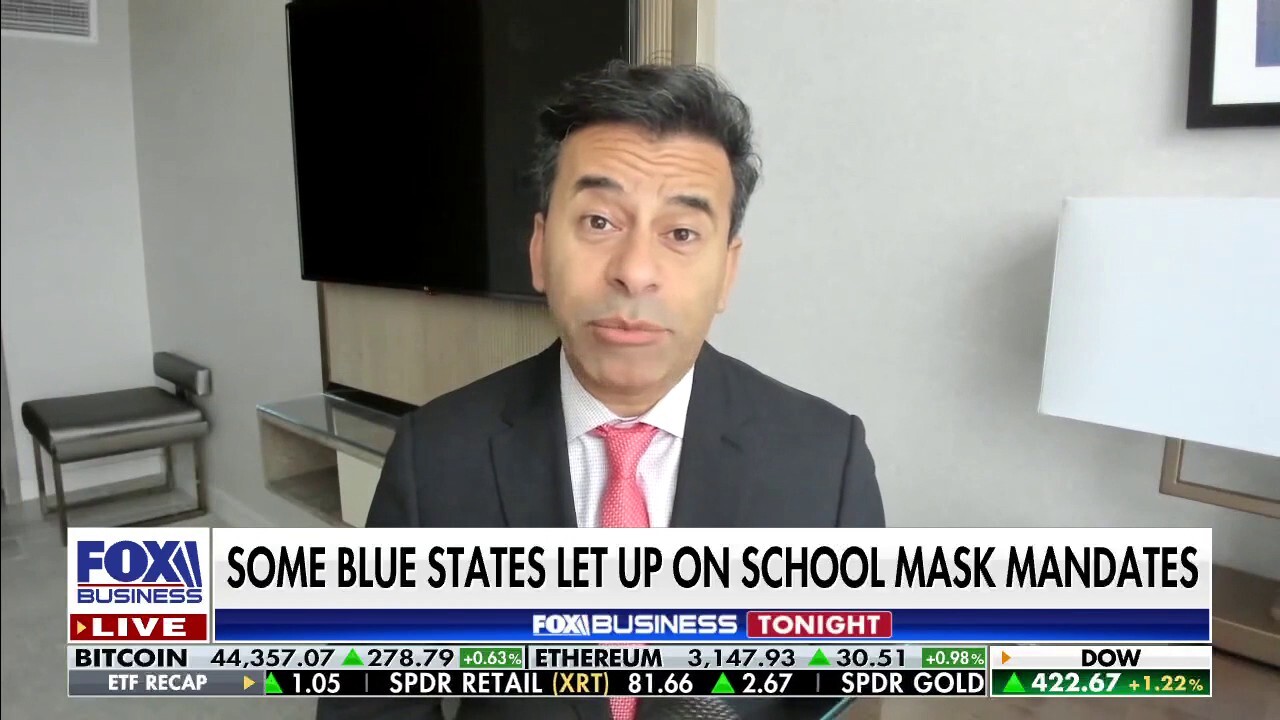 Fox Business contributor Dr. Marty Makary discusses how certain blue states are letting up on mask mandates and the ramifications from these mandates for America’s children on ‘Fox Business Tonight.’