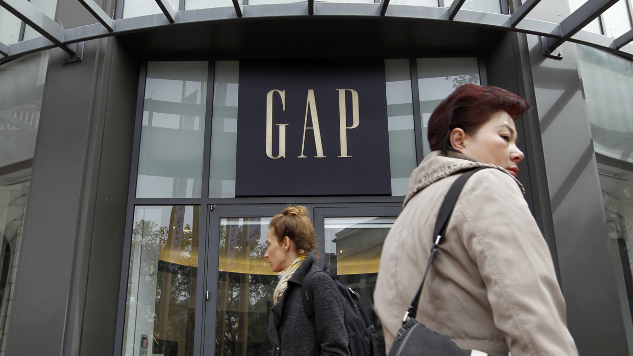 Gap withdraws racist ad 
