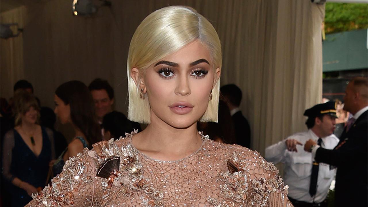 How much money does Kylie Jenner make from social media posts?