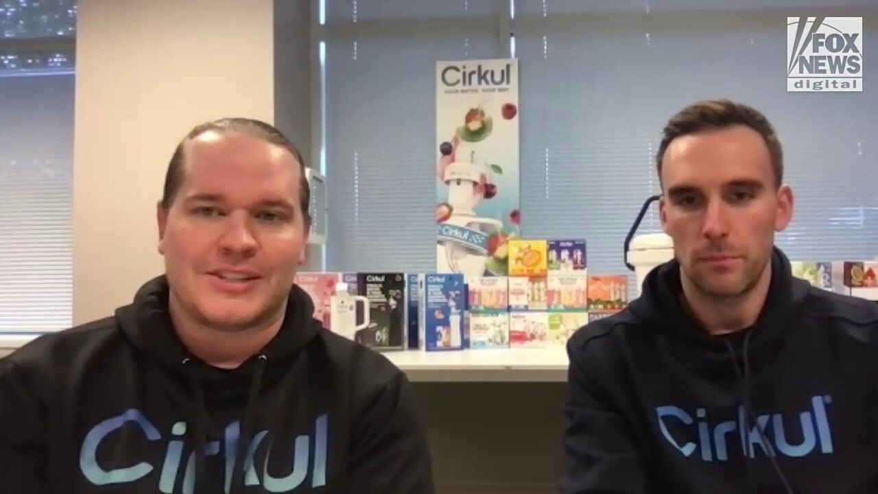 Cirkul co-founders Garrett Waggoner and Andy Gay, who met as football teammates at Dartmouth College, told FOX Business the idea came from their frustration with trying to pour powdered sports drink mixes into disposable bottles.