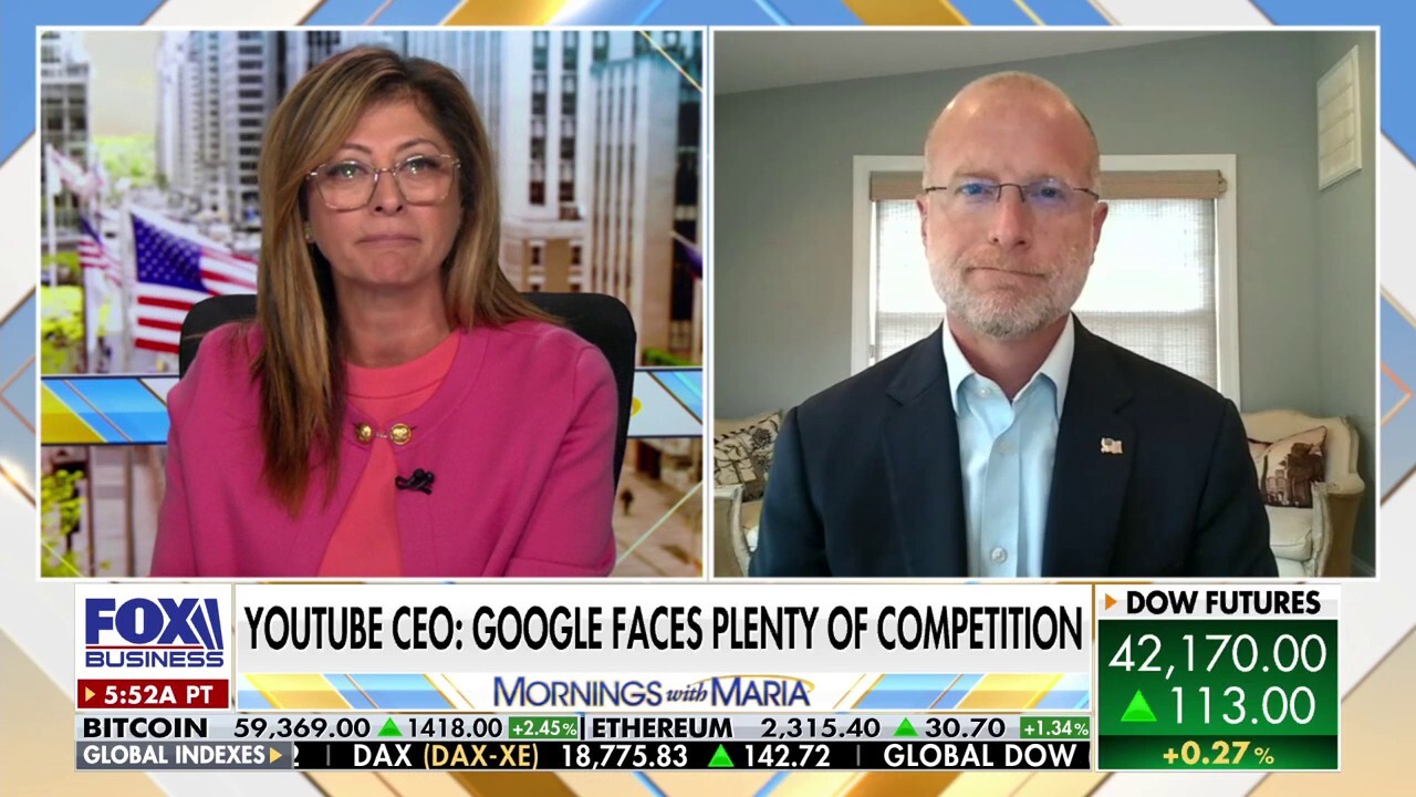 Former FCC Commissioner Senior Republican Brendan Carr weighs in on a report that Google could face a breakup of its digital ad business and United Airlines striking a deal with Elon Musk's SpaceX for its Starlink service.