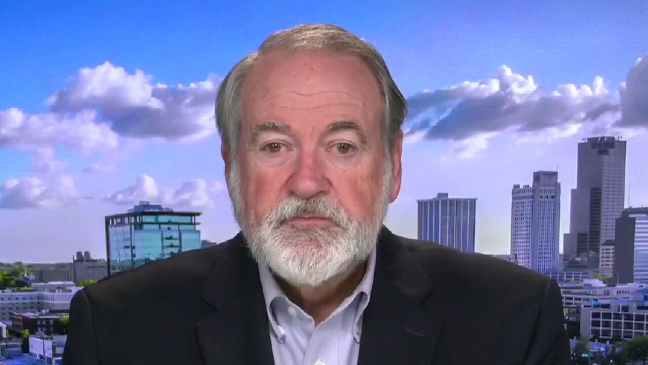 Biden ‘doesn’t have a clue’ how to manage COVID-19: Mike Huckabee