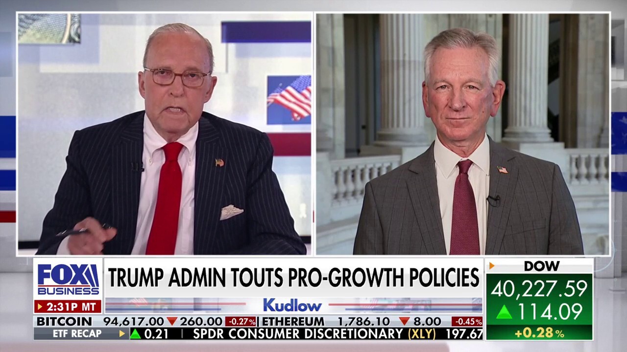 Trump praised for cleaning up Democrats' total disaster' in first 100 days