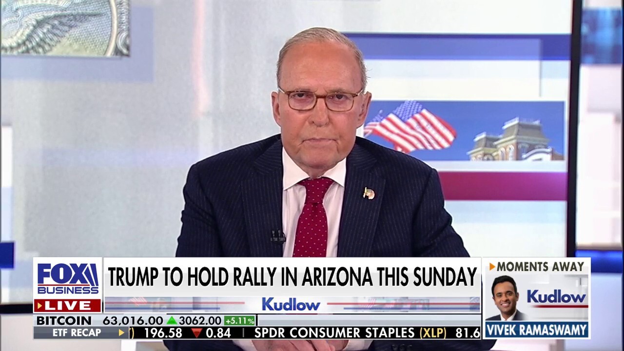  ‘Kudlow’ host Larry Kudlow highlights how former President Obama was pulling out the ‘race card’ while trying to rally voters for Vice President Kamala Harris.