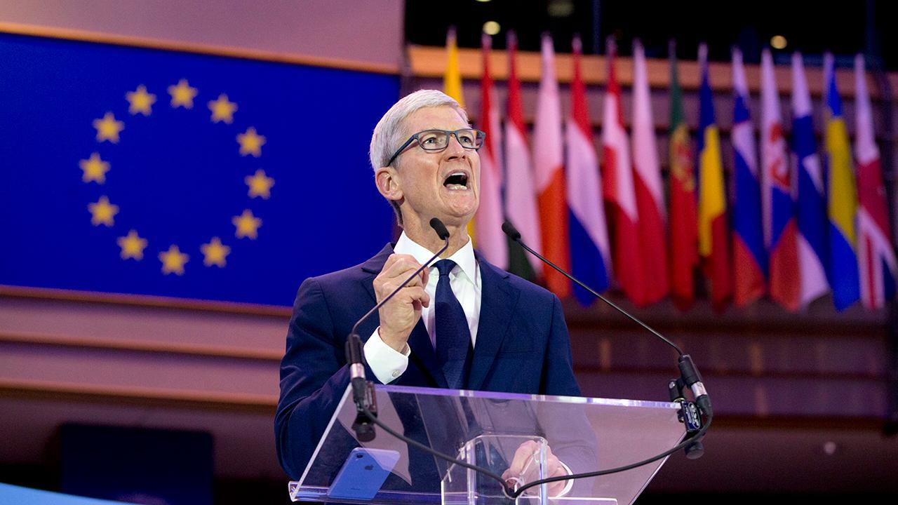 Apple’s Tim Cook calls for ‘comprehensive federal privacy law’
