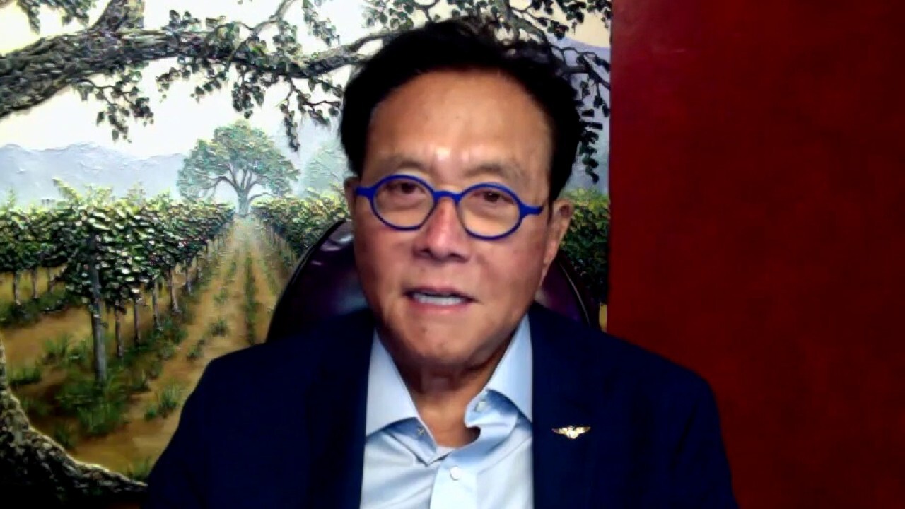 Kiyosaki: Bitcoin has a chance of holding its value regardless of US dollar