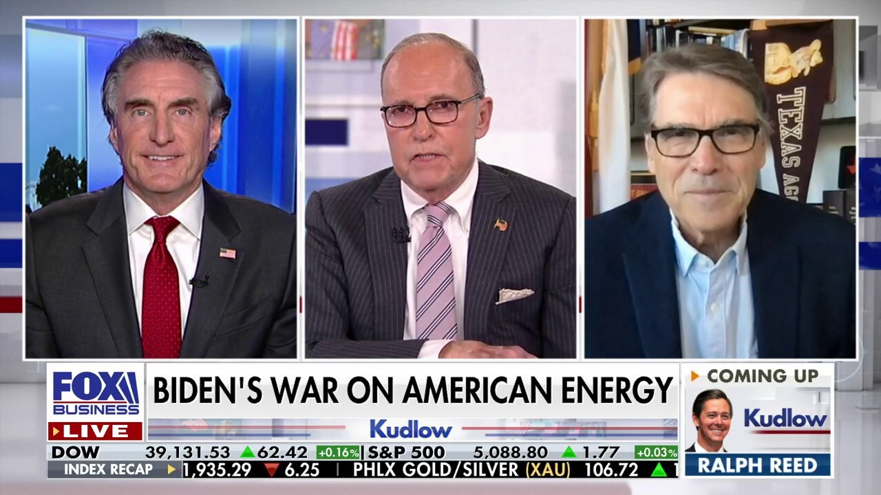 North Dakota Gov. Doug Burgum and former Texas Gov. Rick Perry sound off on 'Kudlow' as foreign oil traders 'run rings around' US. 
